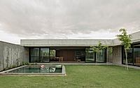 002-casa-dos-vigas-a-modern-architectural-retreat-in-argentina.jpg