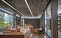 005-concrete-collage-office-innovative-design-in-chatuchak.jpg