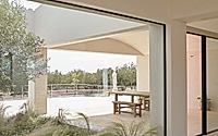007-1-son-bardissa-house-integrating-tradition-in-modern-design.jpg