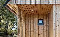 008-lipno-lakeside-cabin-immersive-bohemian-forest-retreat.jpg