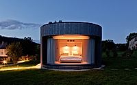 009-lumipod-5-the-ultimate-minimalist-retreat-in-cluny.jpg