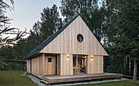 010-lipno-lakeside-cabin-immersive-bohemian-forest-retreat.jpg