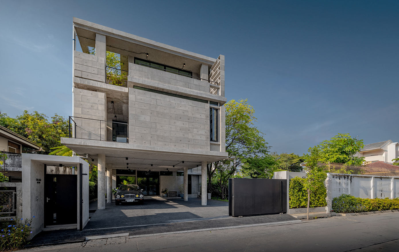 Concrete Collage Office: Innovative Design in Chatuchak