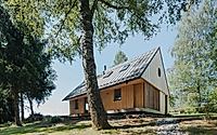 013-lipno-lakeside-cabin-immersive-bohemian-forest-retreat.jpg