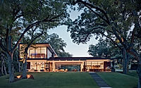 013-river-hills-residence-lakeside-retreat-in-austin.jpg