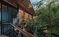 016-cascada-de-luz-serene-costa-rican-hillside-house-by-studio-saxe.jpg