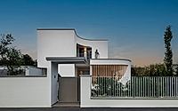 017-l2a-house-a-modern-minimalist-architectural-marvel.jpg