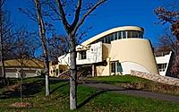 curves-and-colors-house-a-modern-minneapolis-masterpiece-006