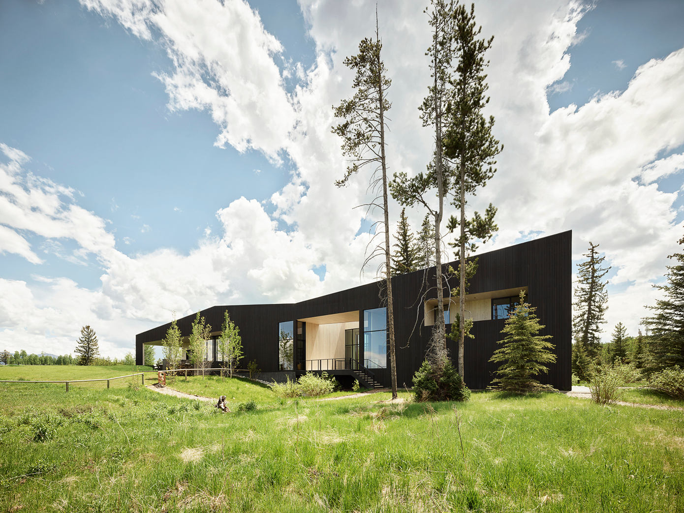 ShineMaker: Teton-Inspired Mountain Home in Wyoming