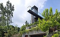 001-ajisai-hill-house-vividly-merging-with-nature.jpg