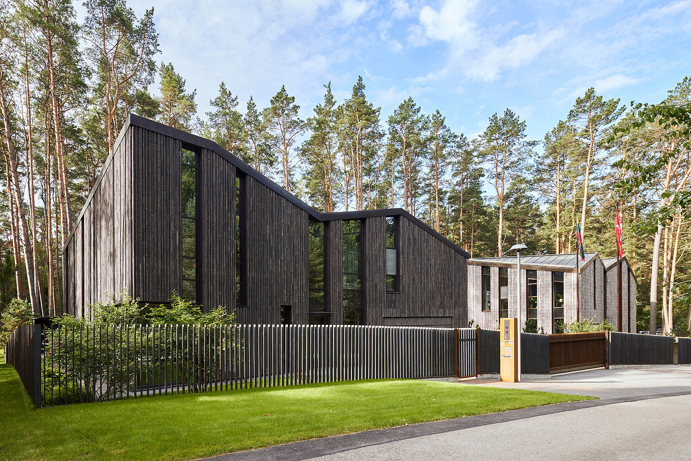 Houses in Forest: Unique Family Homes Blending with Nature