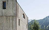 004-1-house-b-ardez-innovative-concrete-design-in-ardez.jpg