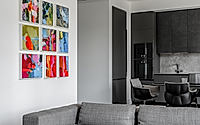 004-modern-apartment-with-vibrant-contemporary-art-a-harmonious-balance-of-light-and-dark-tones-in-moscow.jpg