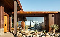 008-desert-palisades-guardhouse-innovative-design-in-palm-springs.jpg