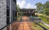 016-ajisai-hill-house-vividly-merging-with-nature.jpg