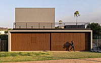 001-beta-house-prioritises-natural-views-and-ventilation-in-brazil.jpg