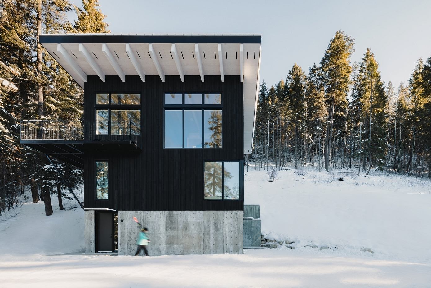 Columbia River Valley Lookout: Ski Cabin Surrounded by Woods