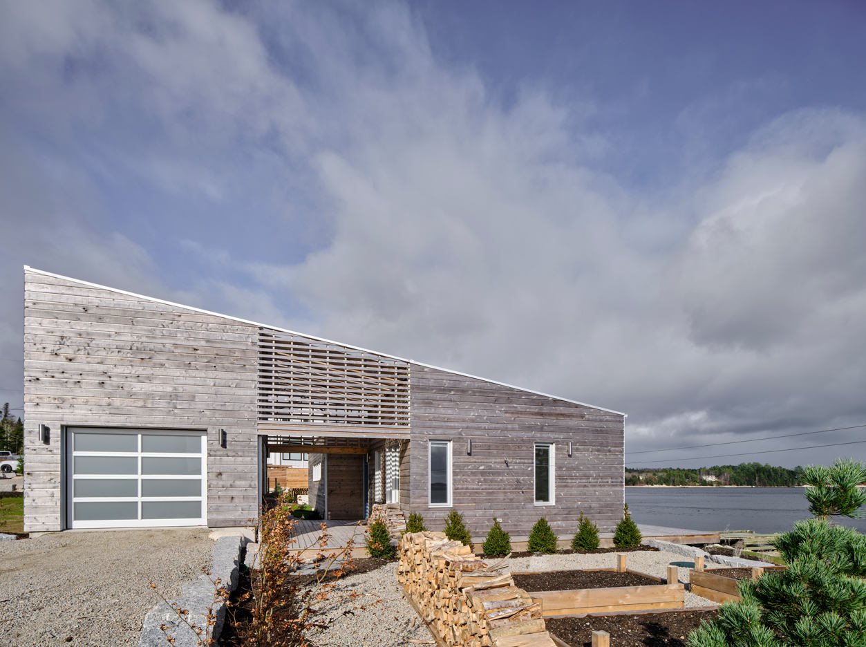 Five Cove House in Halifax Channels a “Cottage Within a Cottage”