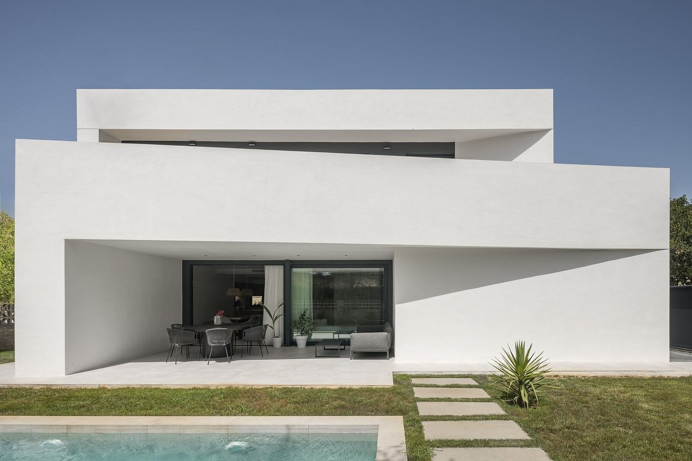 House with Garden by Frasquet Arquitectos in Valencia