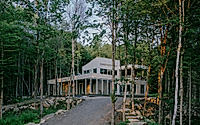 001-residence-des-sables-offers-treehouse-like-living-on-lake-saint-joseph.jpg