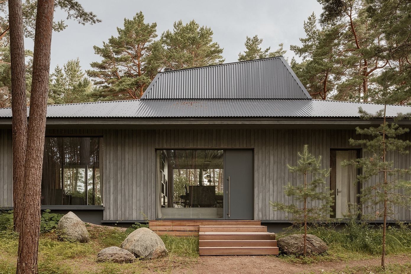 UZV Design Offers Harmonious Coastal Retreat in Latvia