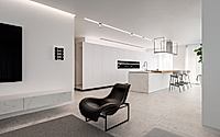 004-apartment-k-02-minimalist-design-by-valentirovpartners.jpg