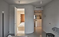 007-i-t-small-apartment-highlights-artistic-expression-and-functionality.jpg