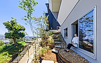 008-wedge-house-by-syncstudio-offers-mountain-views-in-ikeda-city.jpg