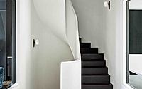 010-mountview-road-by-mulroy-architects-channels-australian-light.jpg