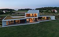 011-loop-house-by-mobius-architekci-harmonizes-with-nature.jpg