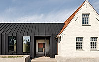 012-villa-rn-by-juma-architects-adds-modern-volume-to-belgian-farmhouse.jpg