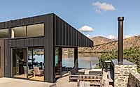 013-lake-hayes-home-is-packed-with-texture-in-the-north-of-arrowtown.jpg