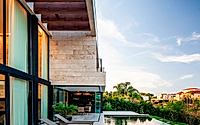 013-sena-house-by-remyarchitects-faces-privileged-river-views.jpg