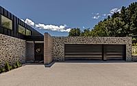 015-lake-hayes-home-is-packed-with-texture-in-the-north-of-arrowtown.jpg