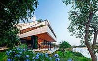 015-sena-house-by-remyarchitects-faces-privileged-river-views.jpg