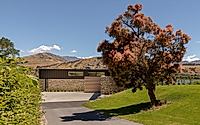 016-lake-hayes-home-is-packed-with-texture-in-the-north-of-arrowtown.jpg