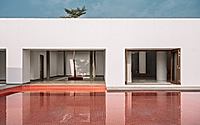 018-enclosure-house-by-design-ni-dukaan-prioritises-interior-views.jpg