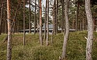 018-uzv-design-offers-harmonious-coastal-retreat-in-latvia.jpg