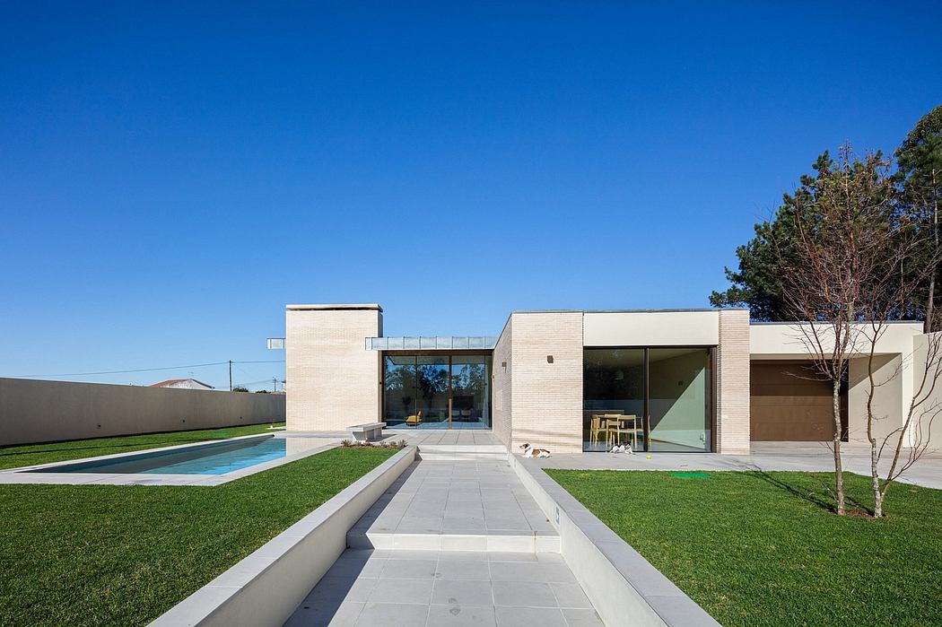 Casa no Campo by PFArchStudio Offers Harmonious Country Living