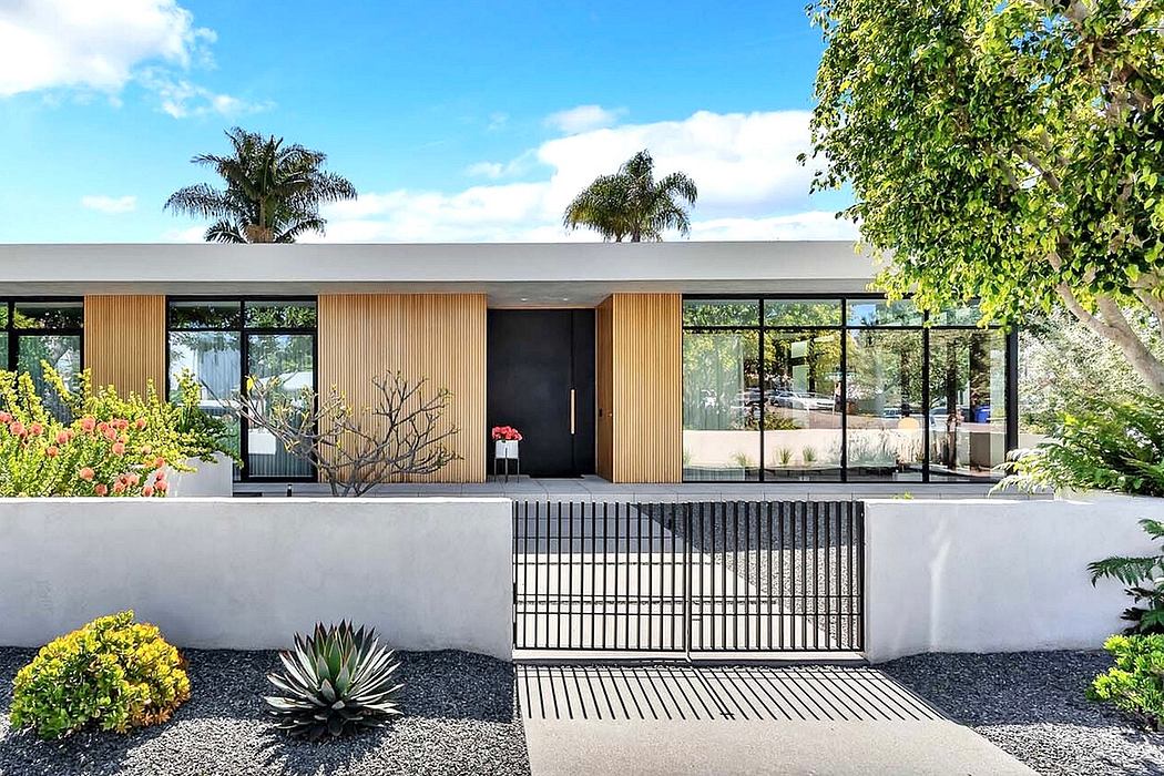 Coronado House Blends Indoor and Outdoor Living in California