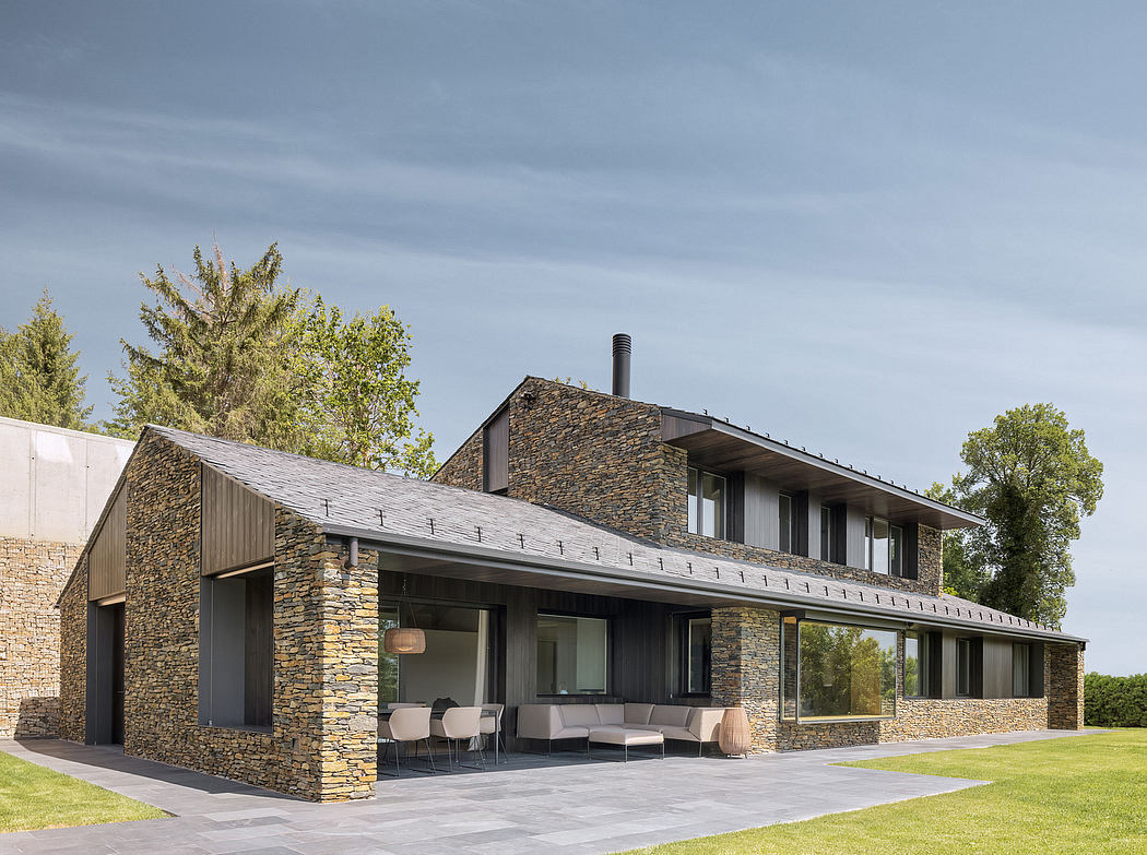 See this amazing midcentury home in Calgary with breathtaking lake views