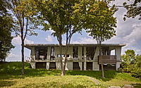 001-hudson-concrete-house-by-koko-designed-as-art-filled-escape.jpg