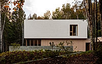 001-q8-residence-offers-tranquil-retreat-in-quebec.jpg