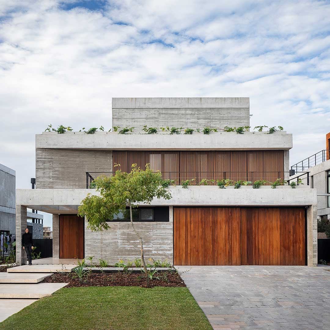 RF House by Remyarchitects Features Central Courtyard Design