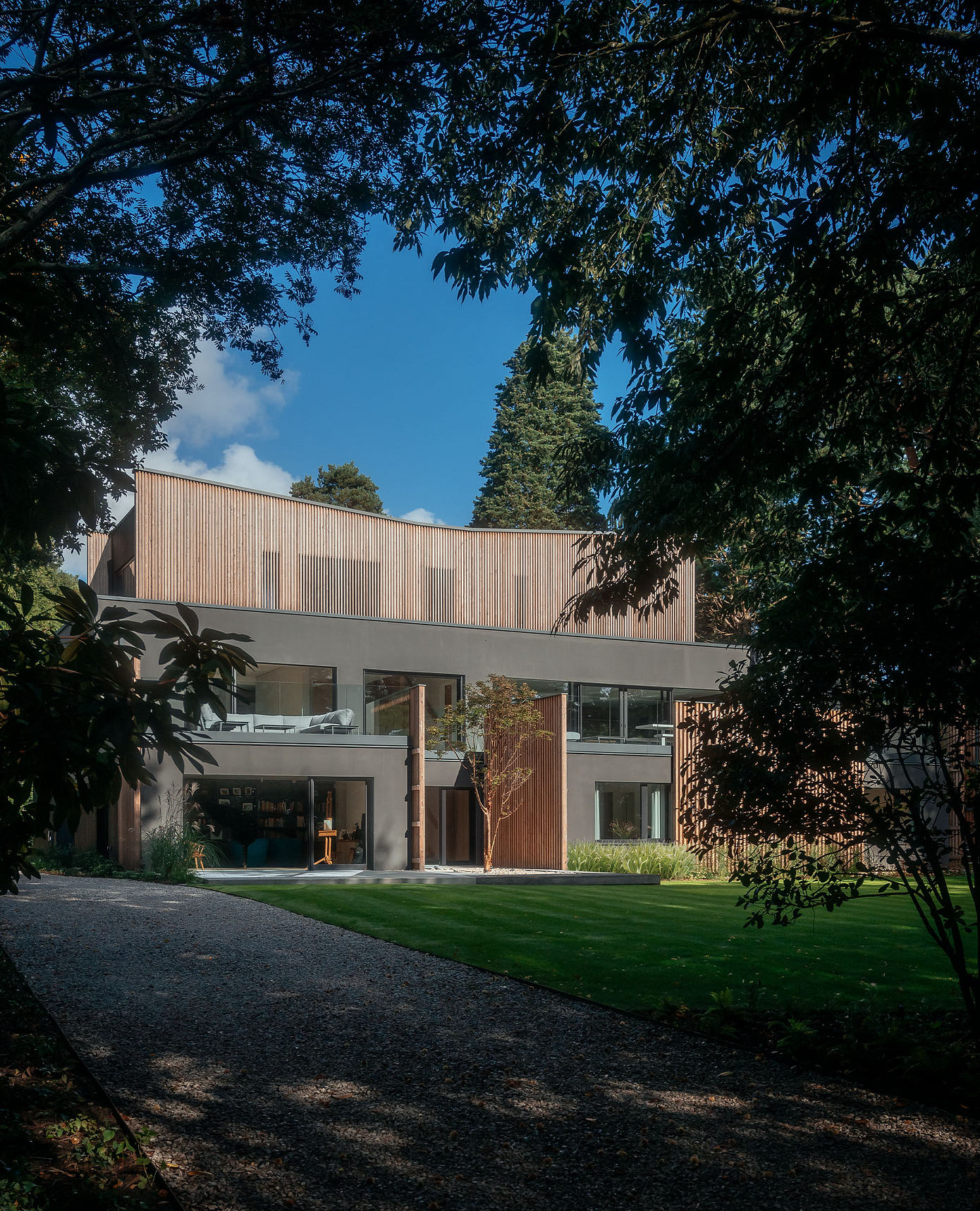 Woodland House by McLean Quinlan Complements Natural Setting