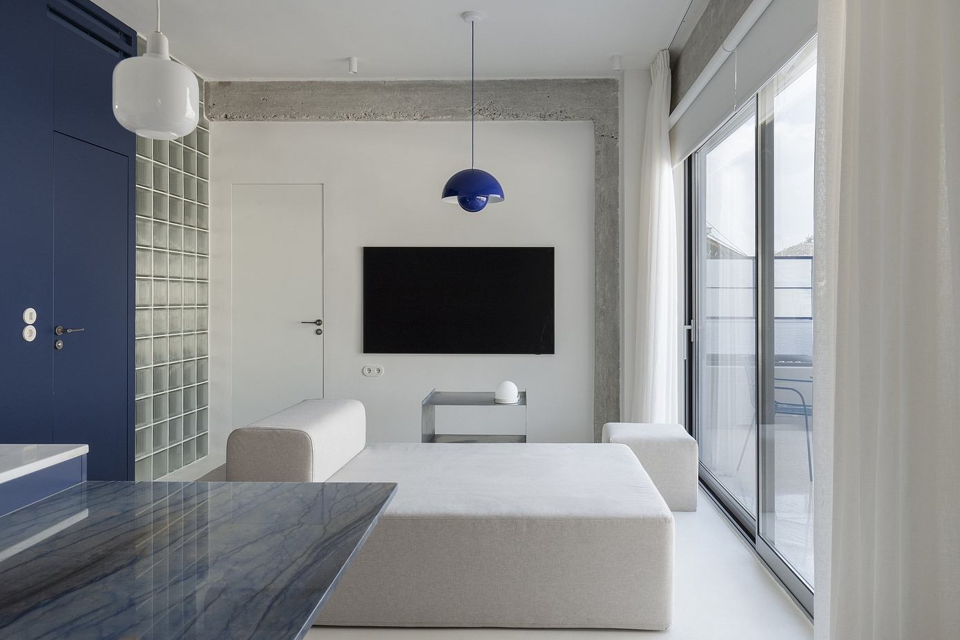 Kyano in Athens Features Blue Marble and Concrete Details