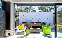 004-coronado-house-blends-indoor-and-outdoor-living-in-california.jpg