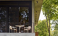 005-hudson-concrete-house-by-koko-designed-as-art-filled-escape.jpg