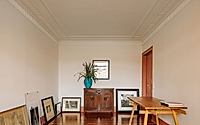 005-rodrigues-sampaio-apartment-retains-original-lisbon-design.jpg