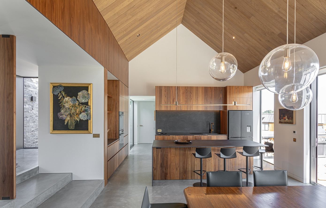 Gallery House Features Art-Filled Interiors by Ben Hudson Architects